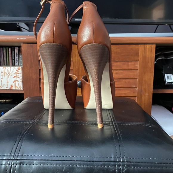 High heels - Picture 2 of 2